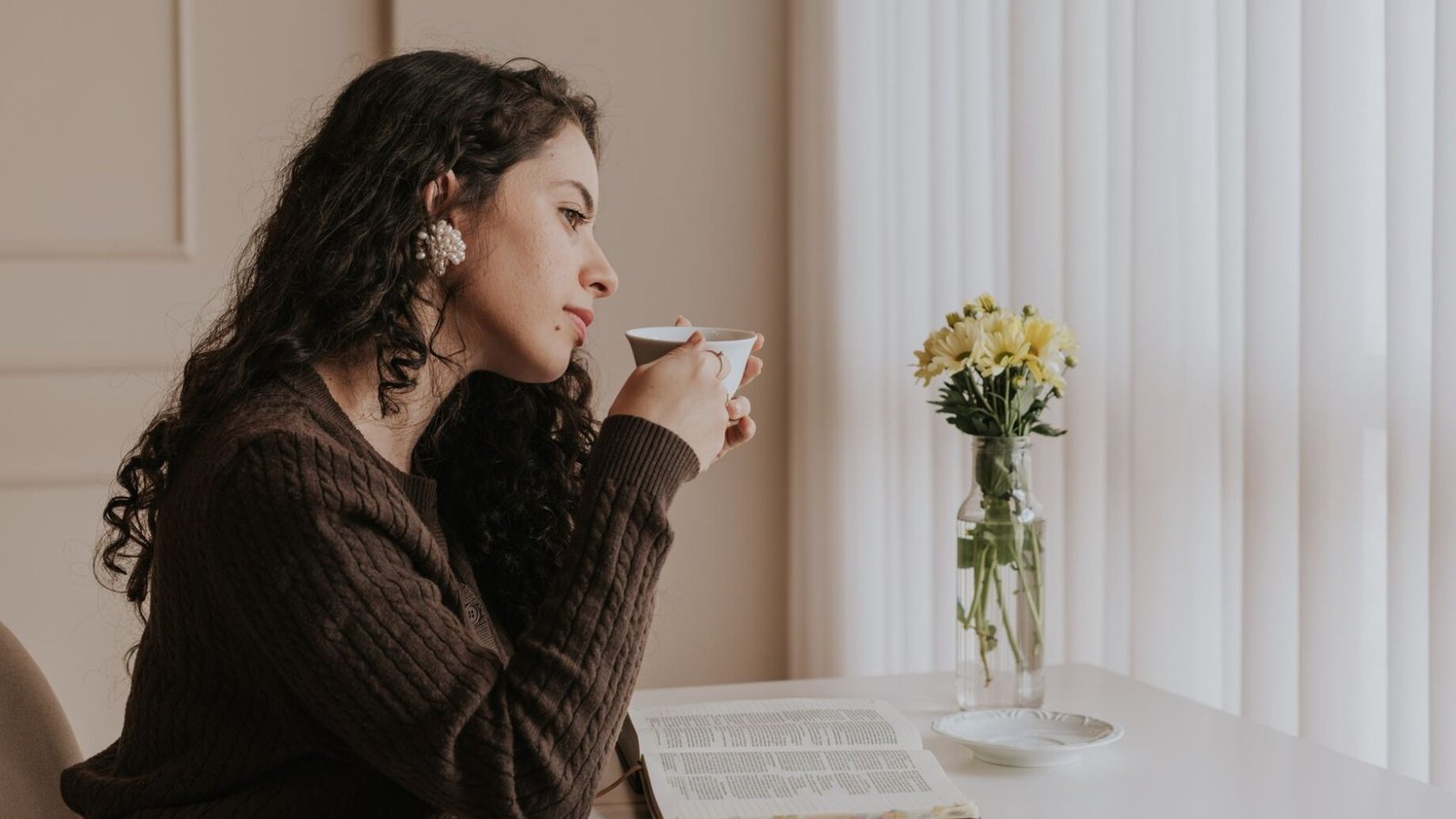 Como criar uma rotina matinal mais saudável sem complicar o dia